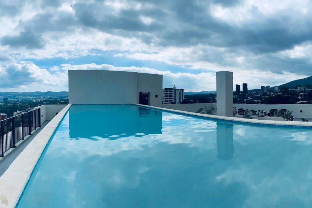 Entire Beautiful Condo With Rooftop Pool And Gym San Salvador Zewnętrze zdjęcie
